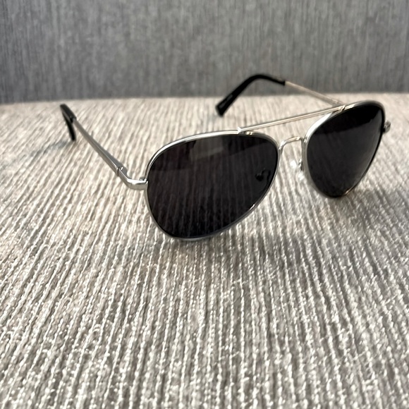 Brand new Express sunglasses. Perfect condition. - Picture 1 of 1